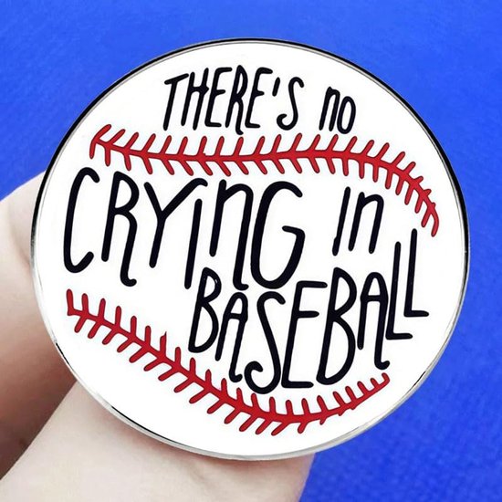 2 stuks Er is geen huilen in honkbal ronde knoppinnen, inspirerende honkbalsport reversspeldjes, metalen reversspeldjes voor heren en dames — afbeelding 3