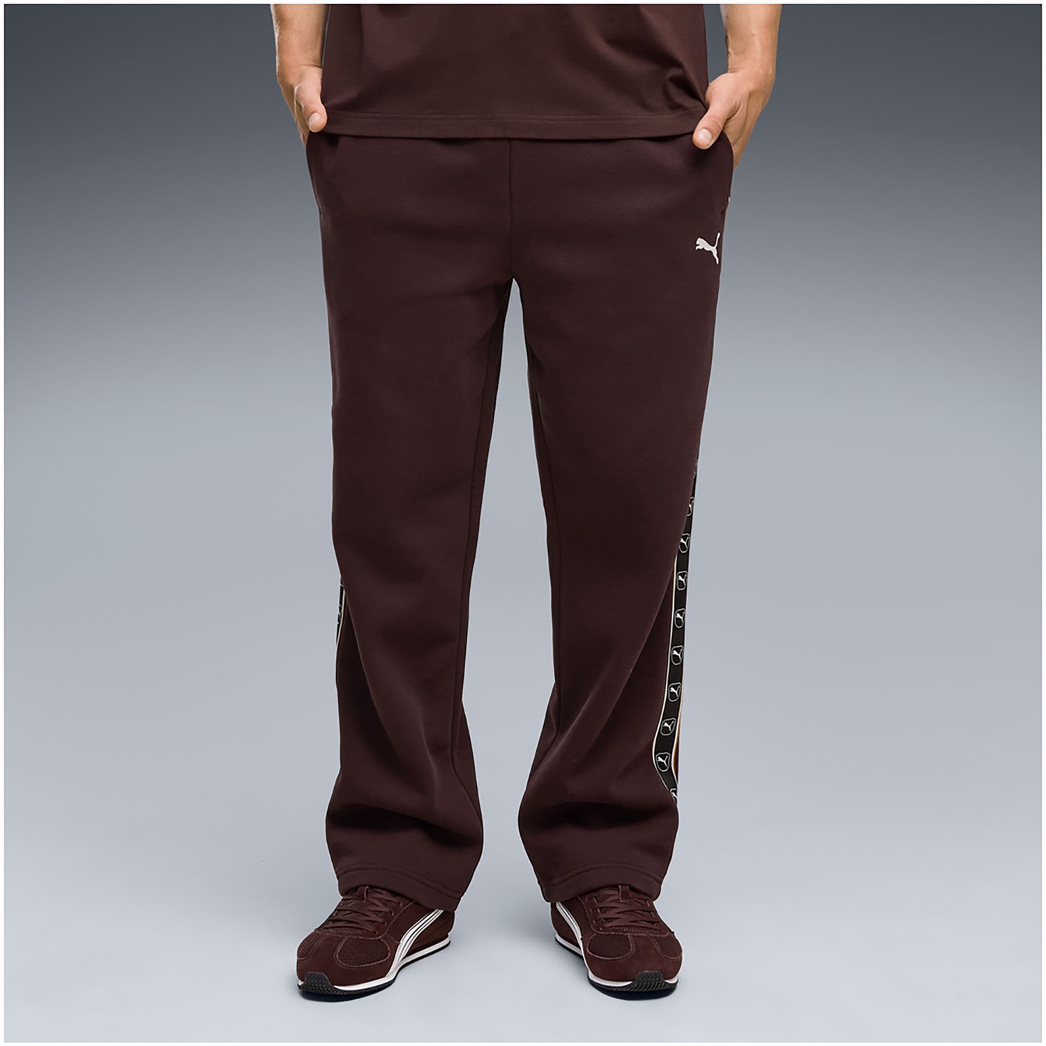 Puma Broek Ess Elevated Tape Relaxed Sweatpants Fl Op Sportswear Volwassen Bruin