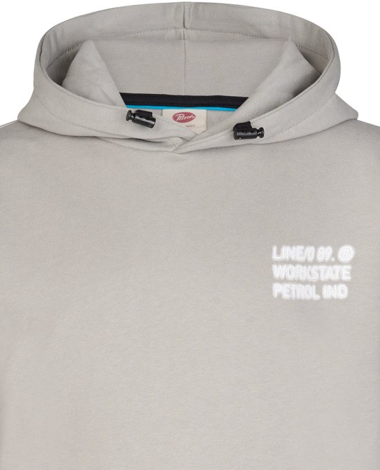Beige hoodie met capuchon, trekkoorden en witte geborduurde tekst: LINE/0 89. WORKSTATE PETROL IND op de borst.
