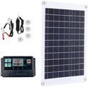 Staand 12V zonnepaneel met witte rand, laadregelaar, clips en USB-poorten.