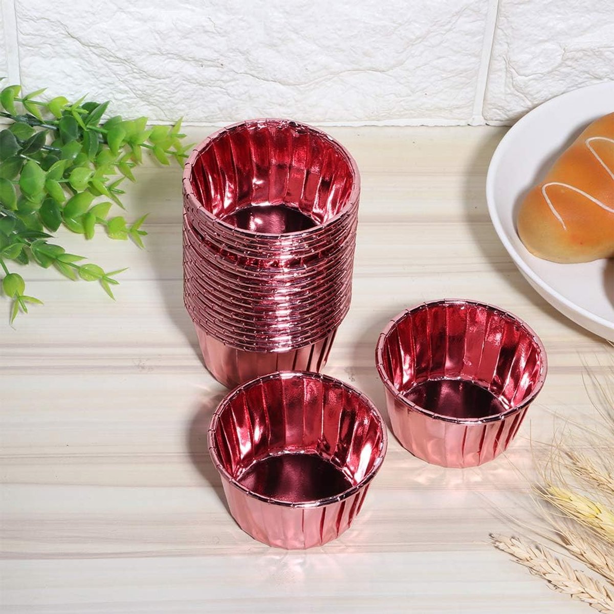 50 Stuks Cupcake-voeringen, Niet-klevende Bakbekers, Gekrulde Randvoeringen met Zilver, Goud, Roségoud, Felle Kleuren, Ideaal voor Feest, Bruiloft, Viering, Muffin, Cake, Gebak (Dubbelzijdig
