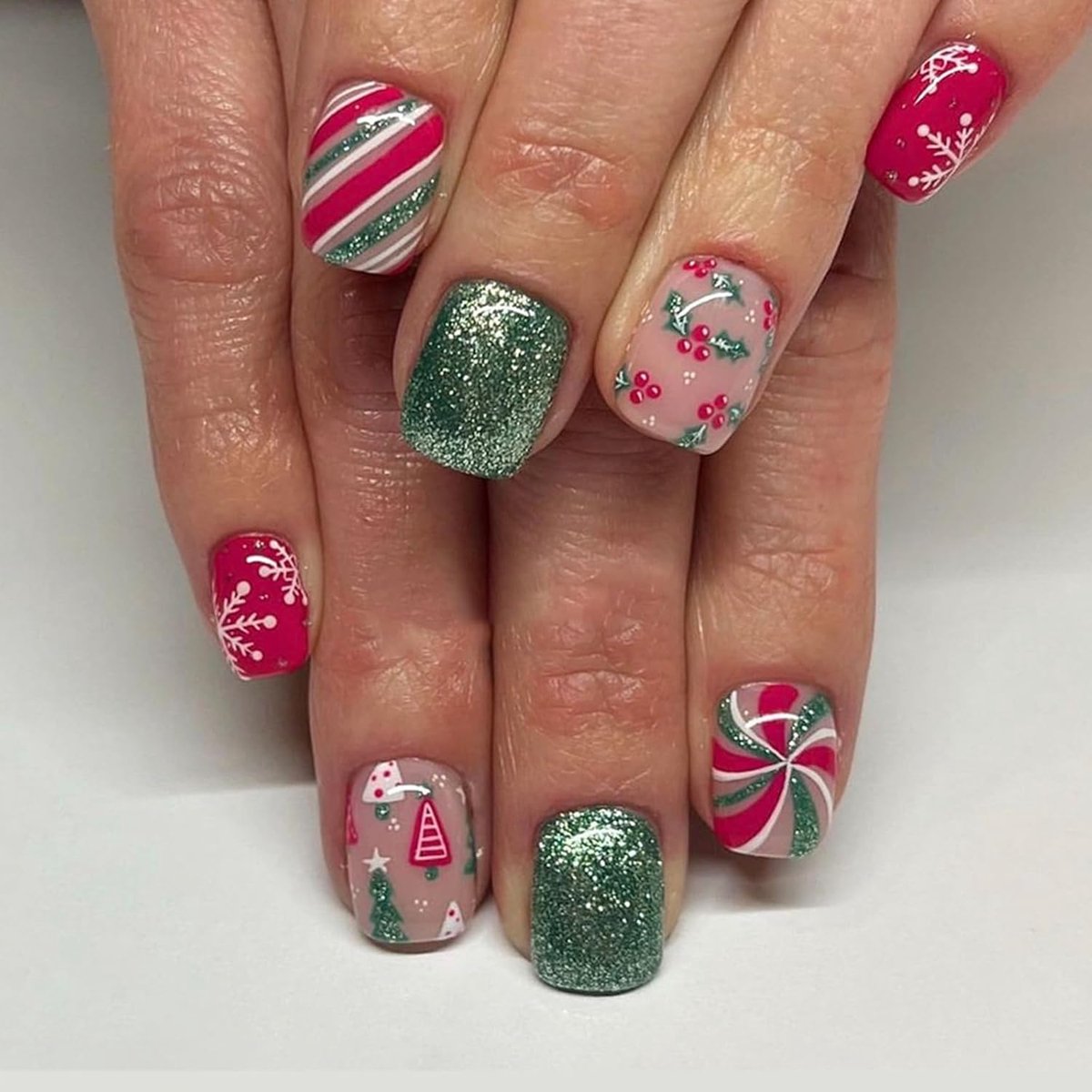 24 stuks kerstnagels, vierkant, valse nagels, rode en groene nagels, sneeuwvlokken, Franse strepen, persen op nagels, korte acryl kunstnagels voor vrouwen