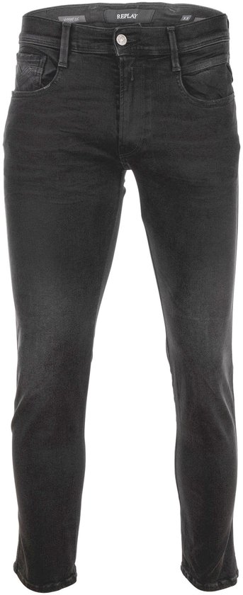 Grijze Replay Hyperflex jeans in studio-opname op witte achtergrond.