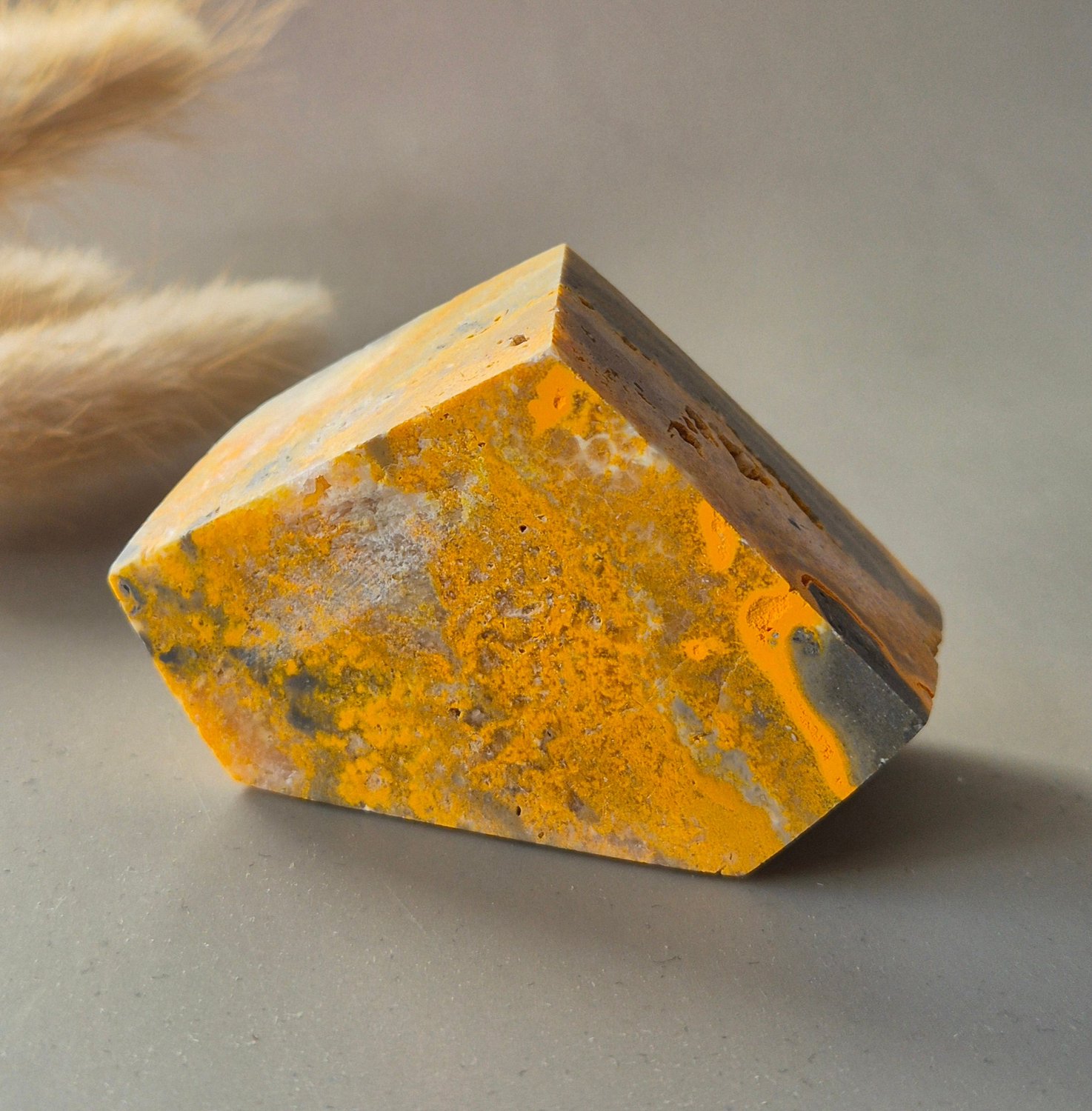 Moonlight Gemstones Bumblebee Jasper Freeform – B. 98 gram Meerkleurig