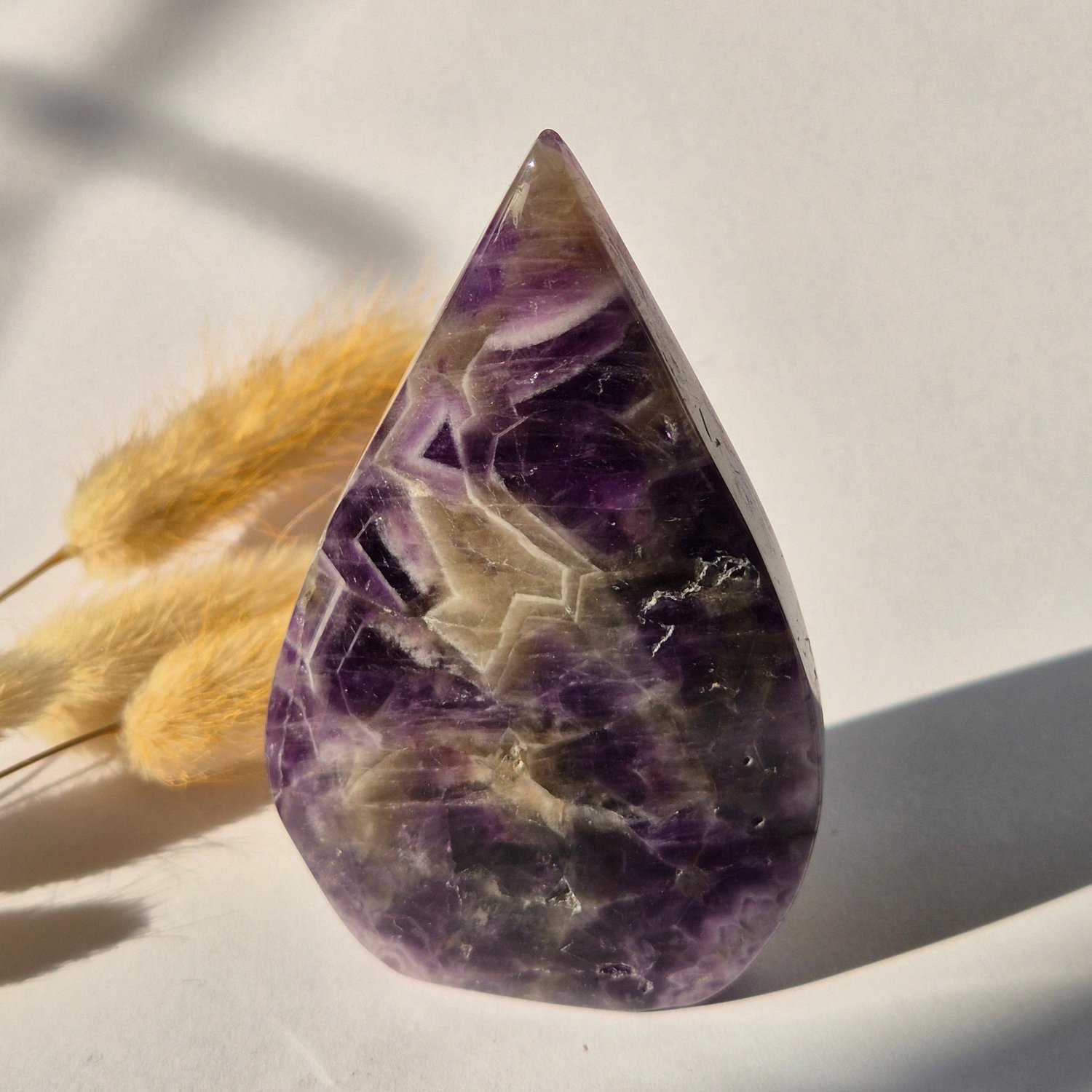 Moonlight Gemstones Dream Amethist - Druppelvormige Drop Staande Edelsteen Kristal - 156gram Meerkleurig