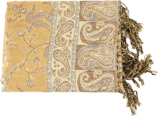 Platgevouwen goudkleurige sjaal met een ingewikkeld cashew-jacquardpatroon en zwarte franjes.