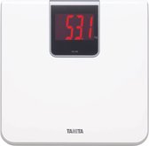 Witte Tanita personenweegschaal, close-up van het rode LED display waarop '53.1 kg' staat.
