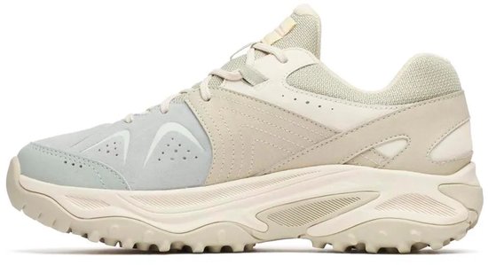 Buitenzijde van de Merrell Yokota 3 Gore-Tex wandelschoen in lichtgrijs en beige.