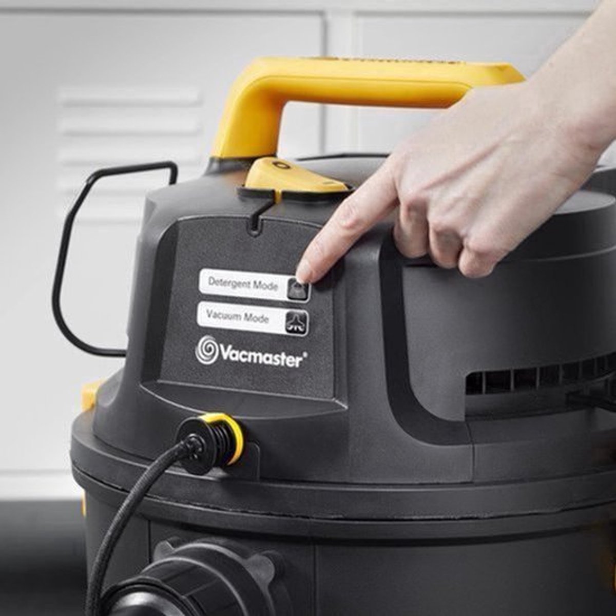 Tapijtreiniger - Tapijtwassers - Droogstofzuiger - Vlekkenreiniger Sterke Zuigkracht - Ontsmetting - met Accessoires - voor Bank - Tapijt - Bekleding - Auto - 1300W - ‎72dB - 23L - ‎58.3 x 49.8 x 38.4 cm - Zwart/Geel