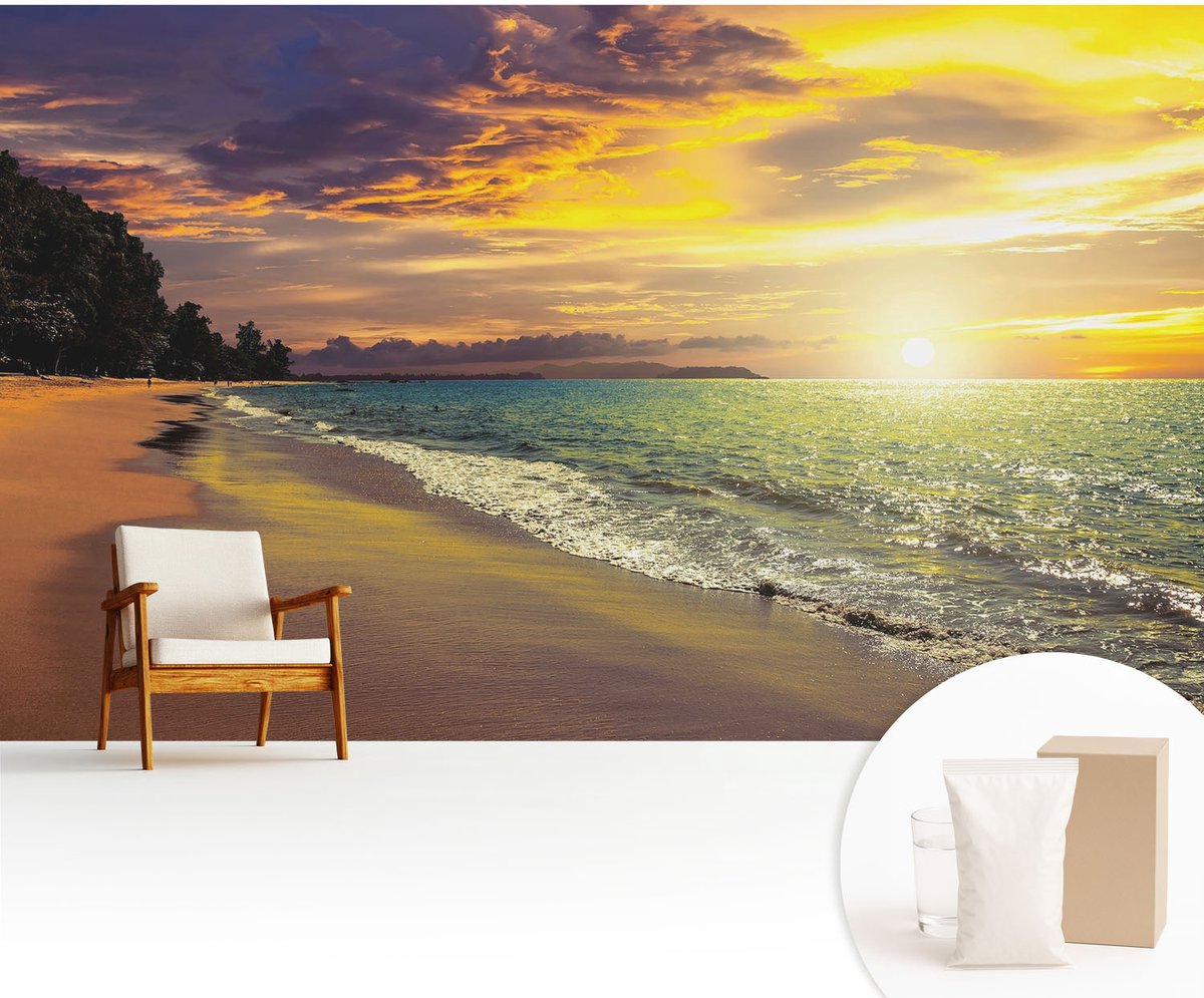 Wallfluent Fotobehang - Geel Vliesbehang - 416x254 cm - Strand Bij Zonsondergang Fotobehang Vlies - Woonkamer behang Landschappen - Muurschildering - Hal behang