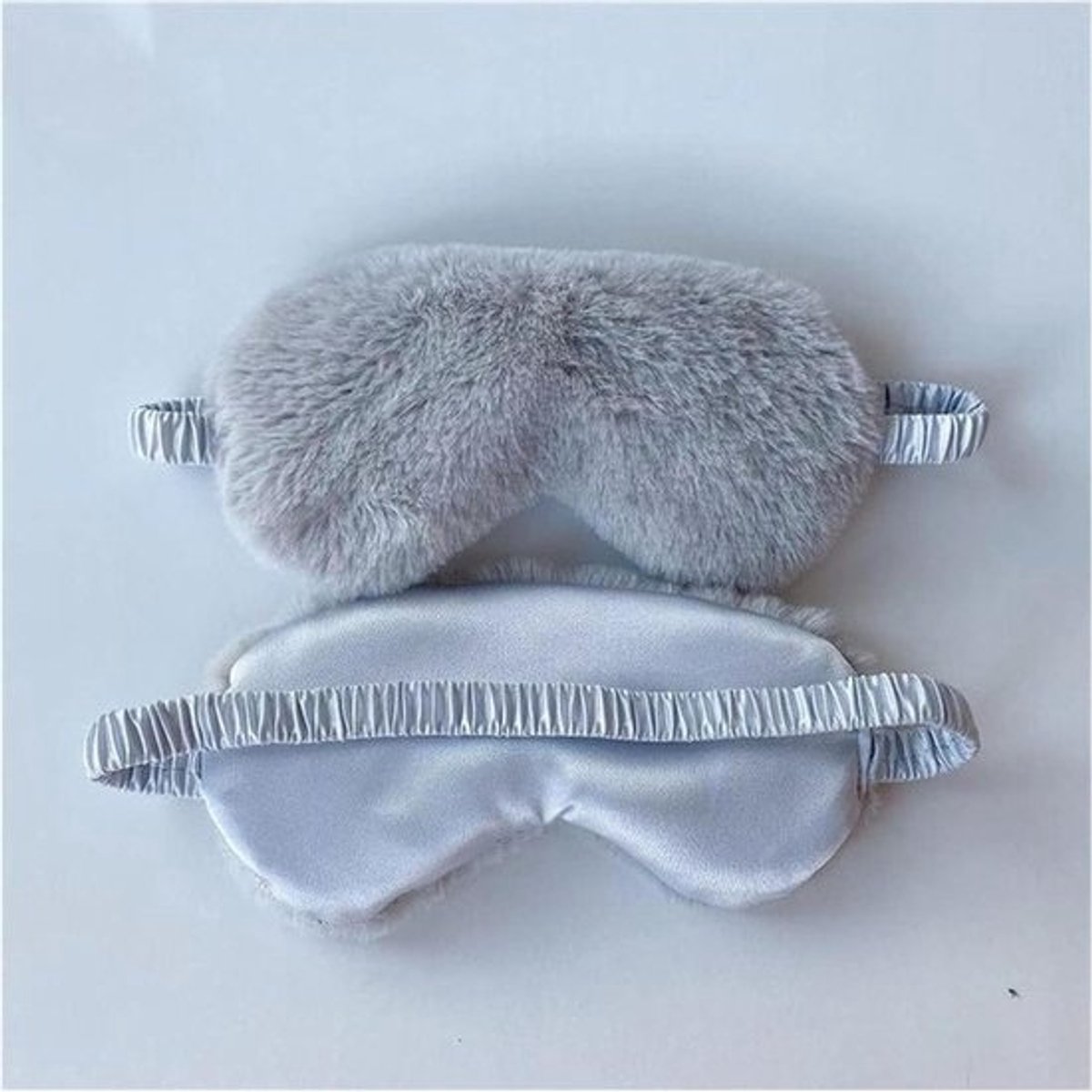 Slaapmasker - Oogmasker Nacht - Ontspannen Slapen - Zacht Pluche Materiaal - 20.5 x 9.5 cm - Grijs Roze