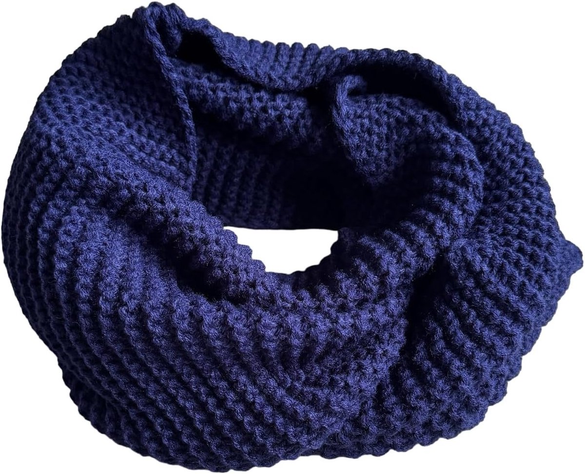 Gebreide wintersjaal, warm en comfortabel. Uniseks en modieus voor heren, dames en tieners.