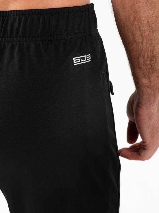 Zwarte trainingsbroek van Sjeng Sports met logo op de heup.