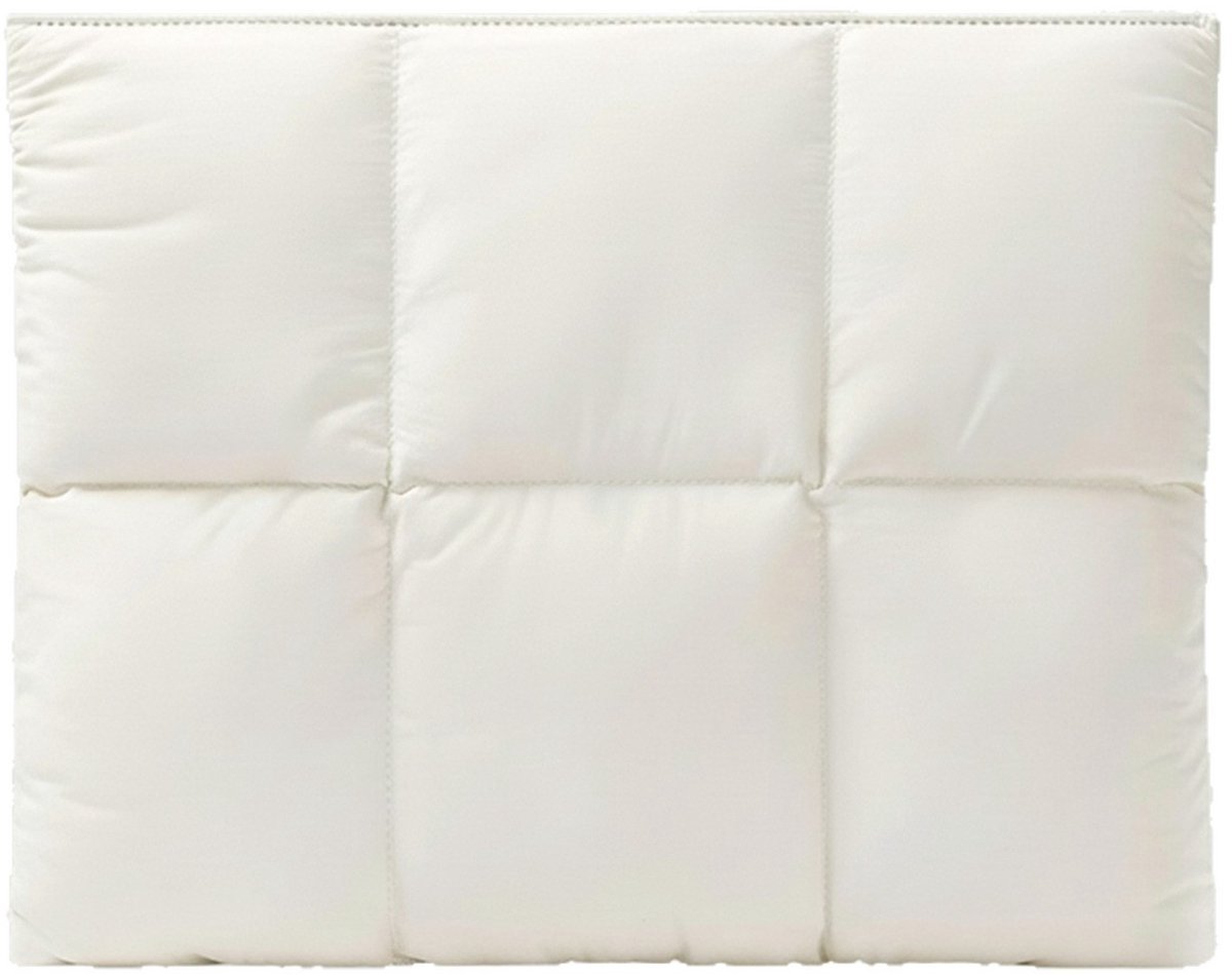 Gewatteerde laptophoes (13–14 inch), gewatteerde draagtas met doorgestikt motief (beige), gewatteerde laptophoes met magneetsluiting