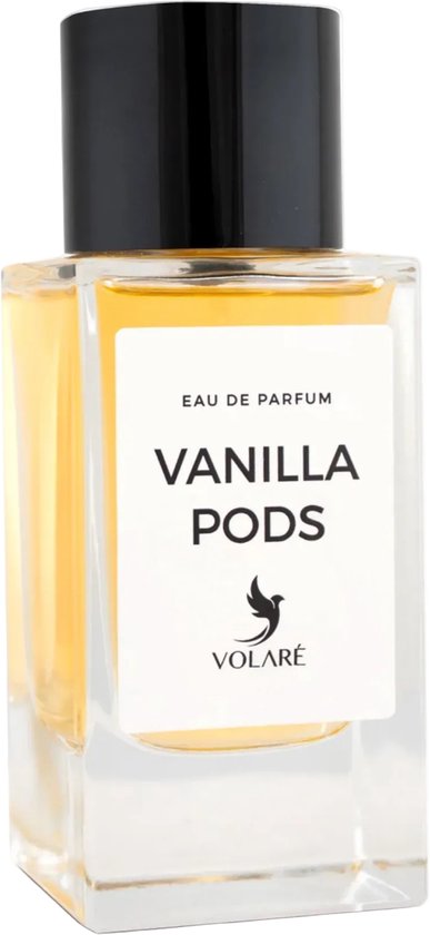 Een vierkante glazen parfumfles met een zwarte dop. Het geelkleurige parfum bevat een label met "VANILLA PODS VOLARÉ eau de parfum".