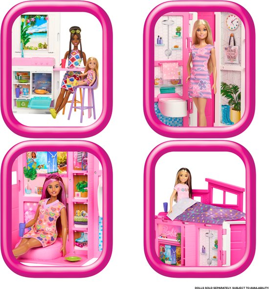 Vier scènes met Barbiepoppen in het vakantiehuis: keuken, slaapkamer, badkamer en woonkamer.