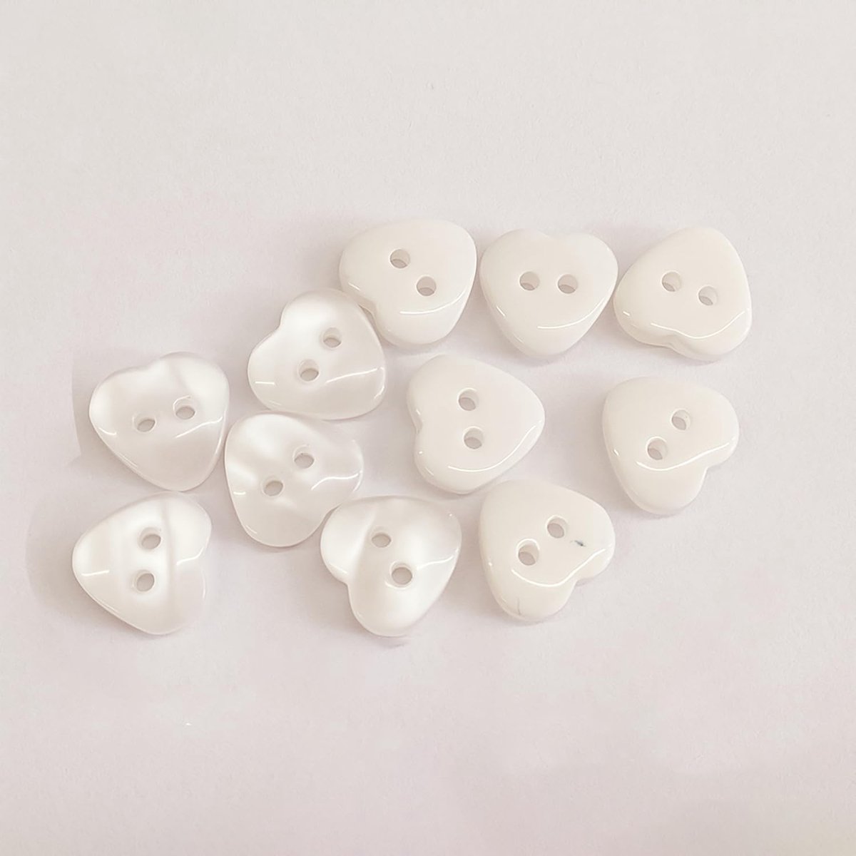 20 stuks Hartvormige Meerkleurige 2 Gaten Hars Knopen Kleding Decoratie Naaien Scrapbooking Kaarten Maken DIY