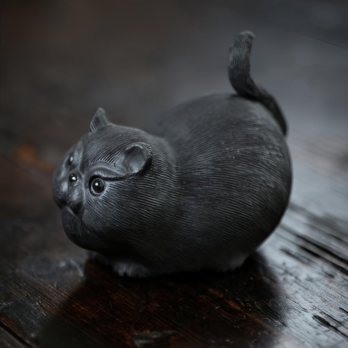 Keramisch kittenbeeldje, mini-fortuin kat standbeeld, thee huisdier kat bureaudecoratie, thuiskantoor bureaudecoratie, schattig kittenstandbeeld (zwarte dikke kat)