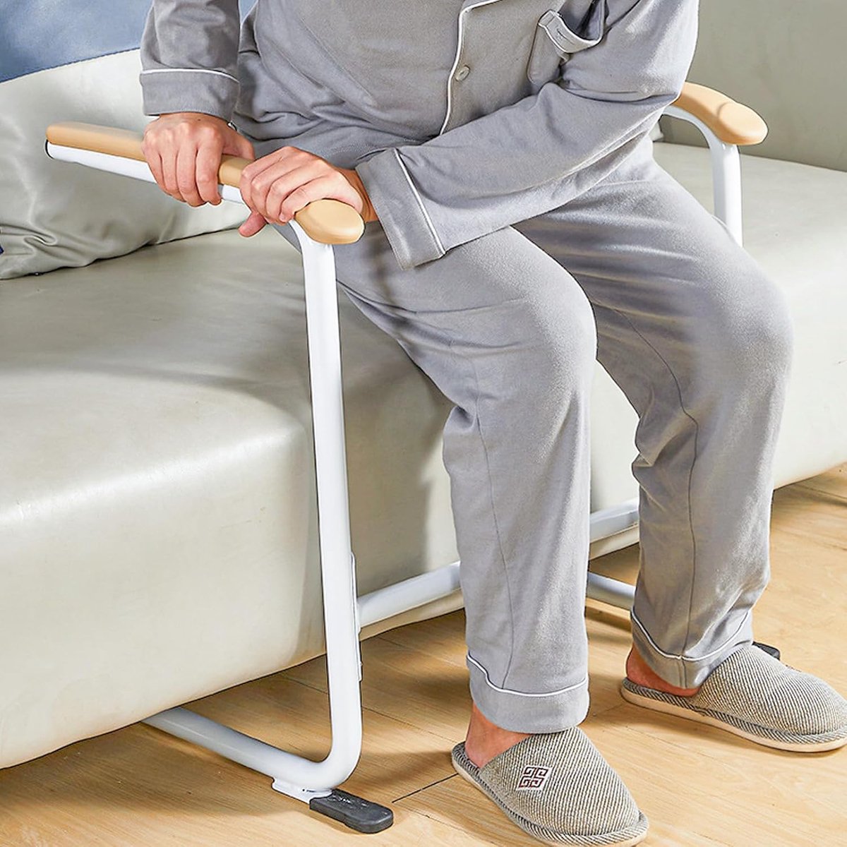 Opstahulp voor senioren, stoellift met beklede handgreep, robuust ontwerp met antislipfunctie voor veilig opstaan en meer mobiliteit voor patiënten, senioren en gehandicapten