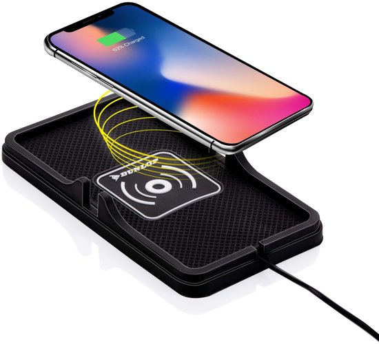 Smartphone met 62% batterij op een zwarte draadloze oplader van Dunlop.