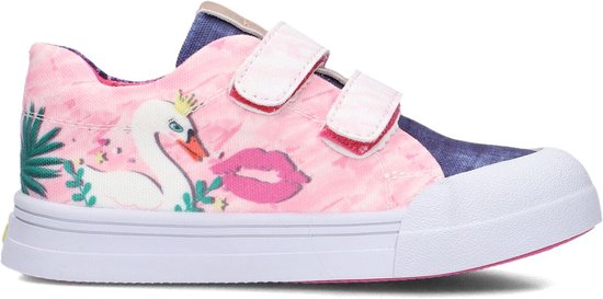 Roze sneaker met witte zwaan met kroon, kusjesprint en palmbladeren. Klittenbandsluiting.