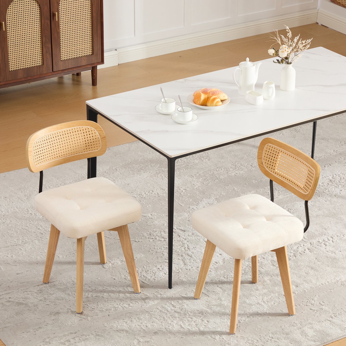 STILVORA Eetkamerstoelen 43 x 50 x 77 Cm - Set Van 2 - 360 Graden Draaibaar - Rotan Rugleuning - Eetkamer En Slaapkamer - Chenille Beige