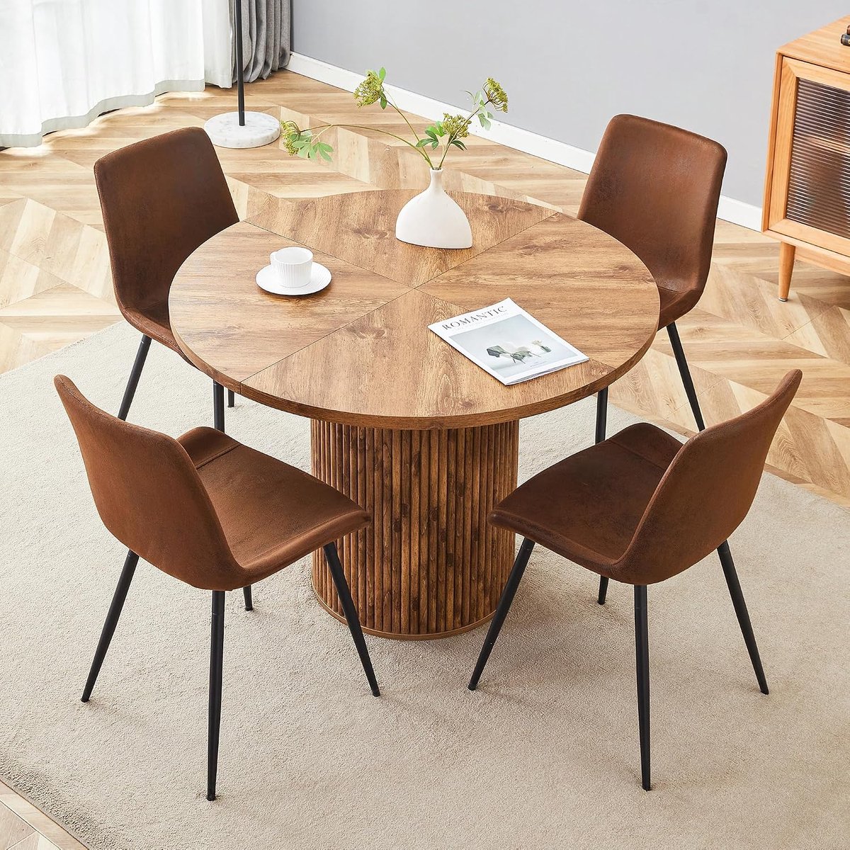 Eettafel met 4 stoelen, 100 cm eetgroep van MDF in houtlook, stabiele ronde tafel met cilindervoet, modern en Scandinavisch (4 stoelen + 1 tafel, bruin + zwart)