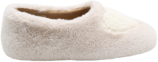 Lichtbruine pantoffel met een crème teddy hart op de zijkant.