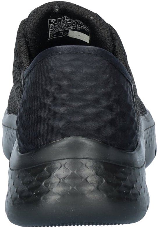 Achterkant van een zwarte Skechers instapper met gestructureerd hielstuk.