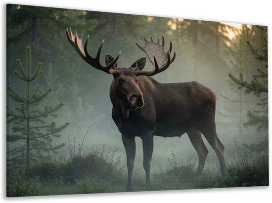 Canvasafdruk in perspectief van een eland met gewei in een mistig bos bij zonsondergang.