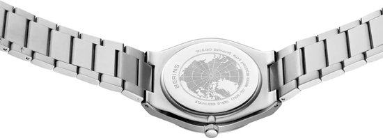 Bering horloge achterkant met wereldkaart en "Bering Sapphire Crystal 5 ATM Water Resistant Stainless Steel 17639-707".