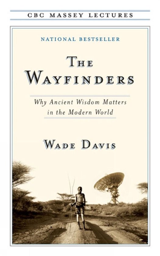 Boekomslag 'The Wayfinders' door Wade Davis met een foto van een persoon in een woestijnlandschap met een satellietschotel.