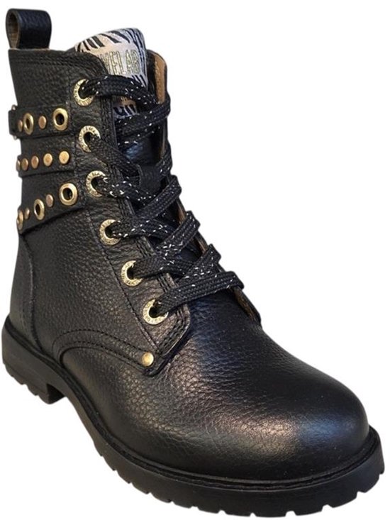 Zwarte leren Develab bikerboot, gedecoreerd met gouden accenten en gespen aan de zijkant.