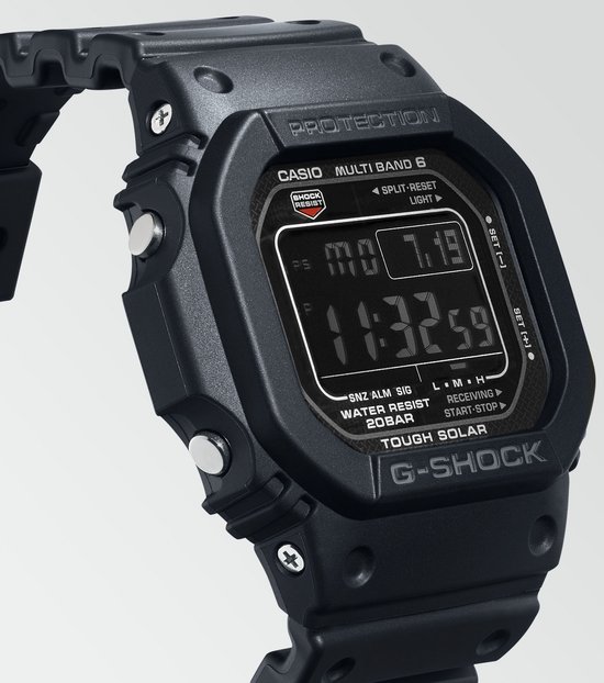 Detailopname van de zwarte Casio G-Shock met digitaal display, toont 11:32:59.