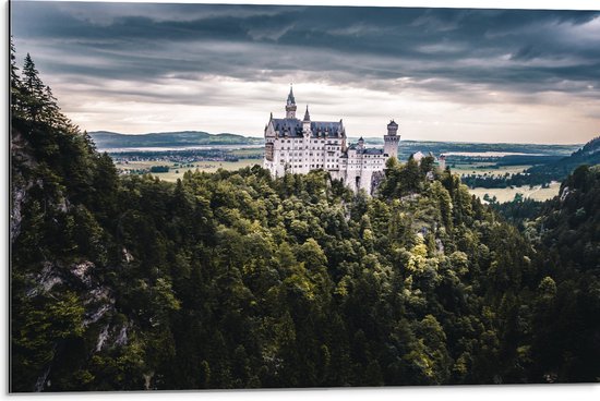 WallClassics - Dibond - Kasteel op een Berg - 75x50 cm Foto op Aluminium (Met Ophangsysteem)