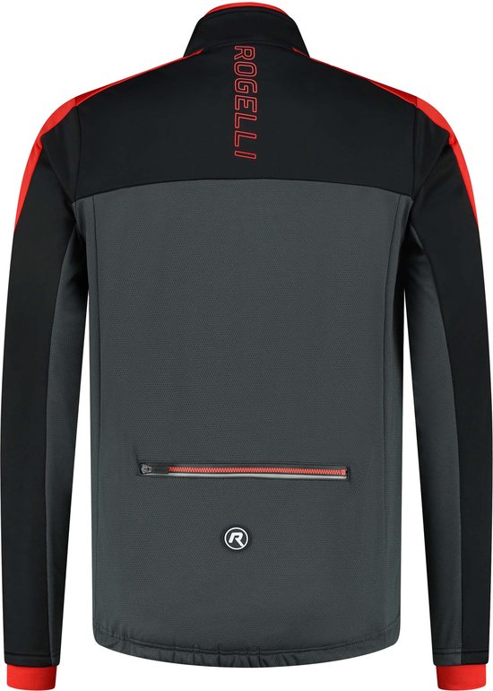 Achterkant van een zwart, grijs en rood fietsjack. 'Rogelli' in rode letters op de rug. Rode ritssluiting op achterzak.