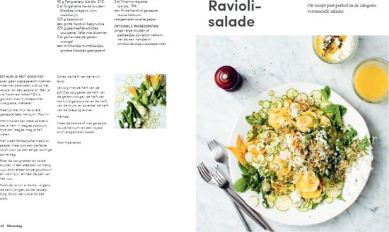 Ravioli-salade met courgette, kruiden en kaas.