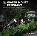 Zwarte LED-spot in de regen, met tekst 'Water & Dust Resistant IP65'.