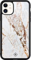 Casimoda® hoesje - Geschikt voor iPhone 11 - Marmer Goud - Luxe Hard Case Zwart - Backcover telefoonhoesje - Goudkleurig