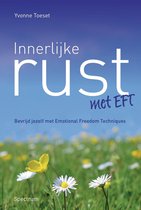Boek "Innerlijke rust met EFT" door Yvonne Toeset, met een weide met bloemen op de voorgrond en een blauwe lucht op de achtergrond.