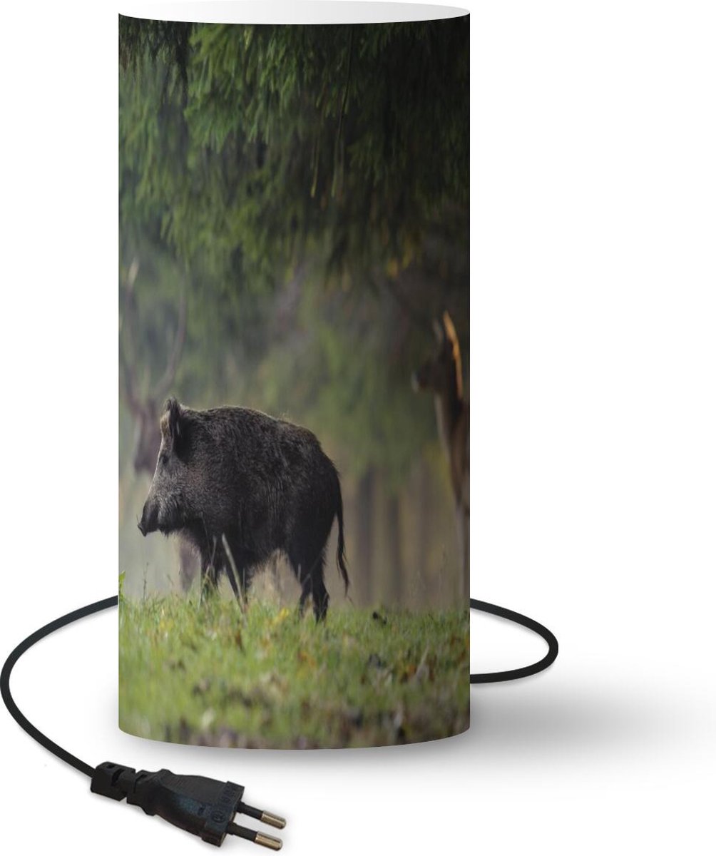 Lamp - Nachtlampje - Tafellamp slaapkamer - Varken - Hert - Bos - 54 cm hoog - Ø24.8 cm - Inclusief LED lamp