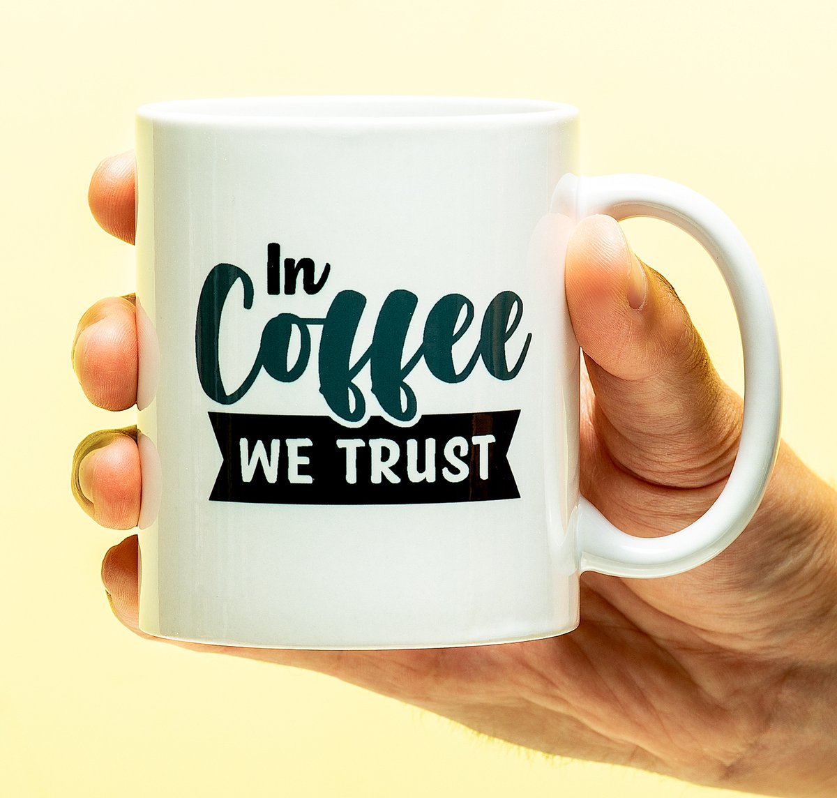 Ditverzinjeniet Mok In Coffee We Trust
