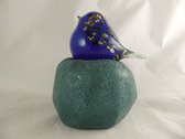 Sculptuur glas - 16 cm hoog - vogels glas blauw - met glasvoet - glasdecoratie