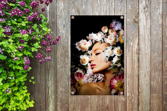 Tuinposter 40x60 cm - Tuindecoratie Vrouwen - Bloemen - Rozen - Portret - Poster voor in de tuin - Buiten decoratie - Schutting tuinschilderij - Tuindoek muurdecoratie - Wanddecoratie balkondoek