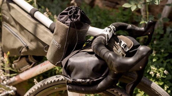 Brooks Scape Feed Pouch 1L Mud Green van Brooks — afbeelding 3