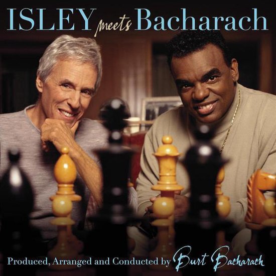 Twee mannen kijken naar de camera, met schaakstukken op de voorgrond. Titel: ISLEY meets Bacharach. Geproduceerd, gearrangeerd en gedirigeerd door Burt Bacharach.