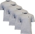Vier lichtgrijze T-shirts van Donnay met zwart logo, op witte achtergrond.