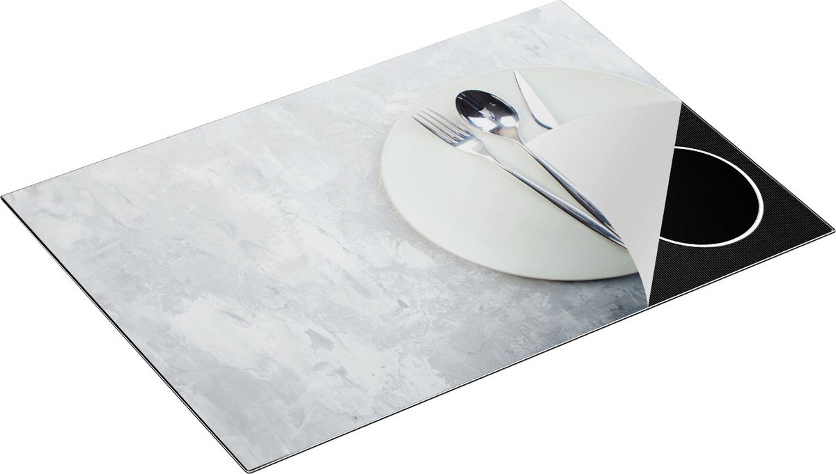 Chefcare Inductie Beschermer Bestek met een Bord op Witte Marmer - 77x51 cm - Afdekplaat Inductie - Kookplaat Beschermer - Inductie Mat