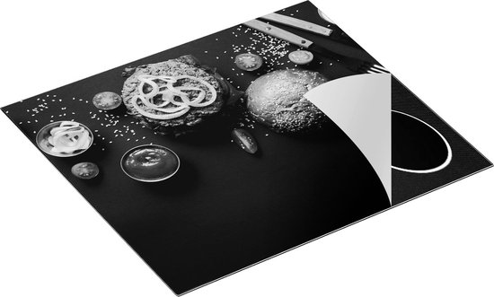 Chefcare Inductie Beschermer Hamburger Ingrediënten op een Zwarte Marmeren Plaat - Zwart Wit - 58,3x51,3 cm - Afdekplaat Inductie - Kookplaat Beschermer - Inductie Mat