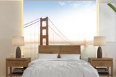 Behang - Fotobehang Ochtendmist bij de Golden Gate Bridge in Californië - Breedte 300 cm x hoogte 300 cm